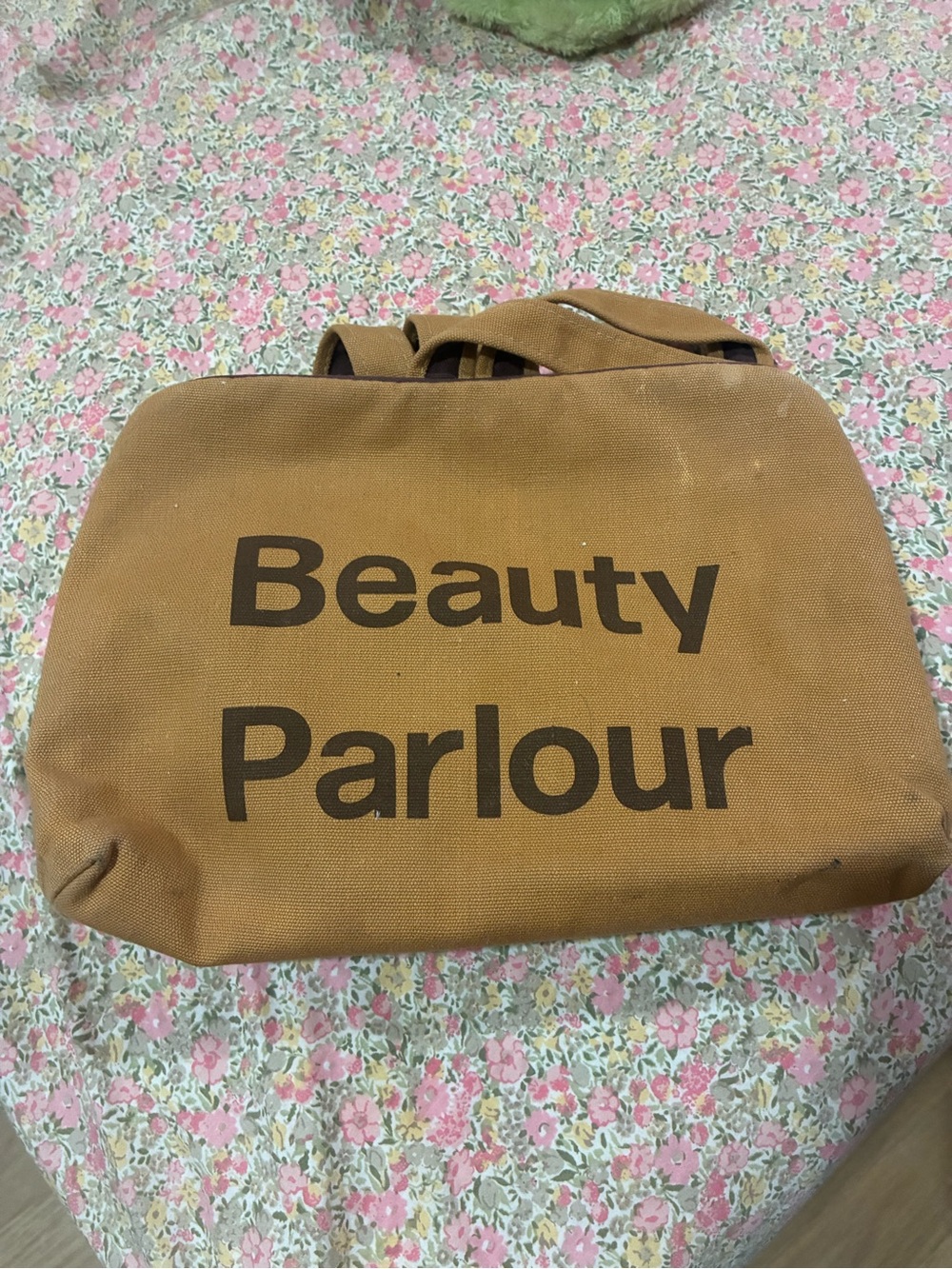 Women’s Tan Travel Organizer Bag